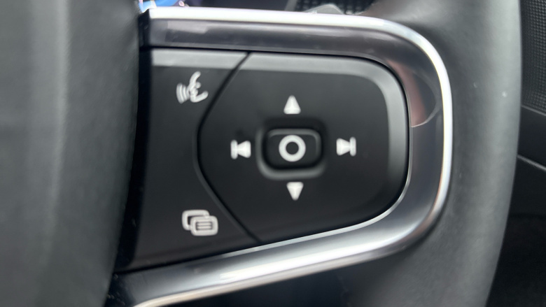 Volvo XC40 2.0 B4P Plus Dark 5dr Auto Petrol Estate